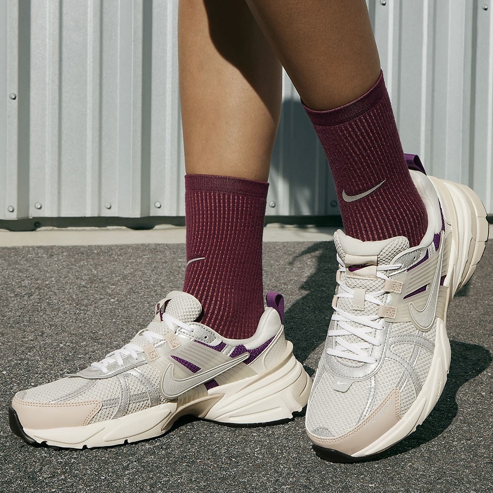 W Nike V2K Run Premium Light Bone 復古紫白 HF4305-072
