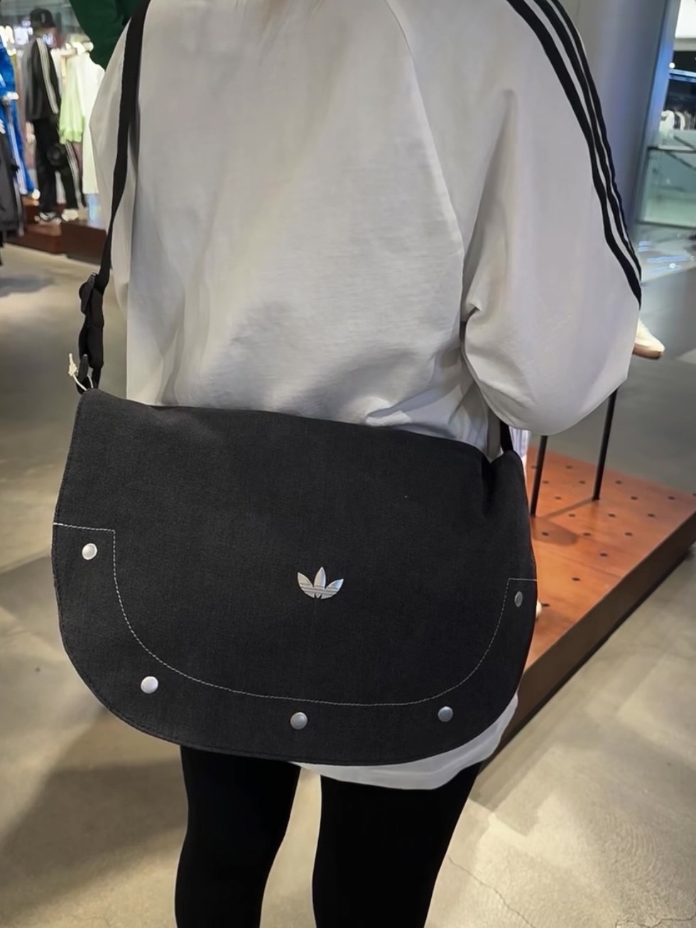 <線上SALE❤️‍🔥> Adidas 銀標 水洗牛仔側背包 大/小