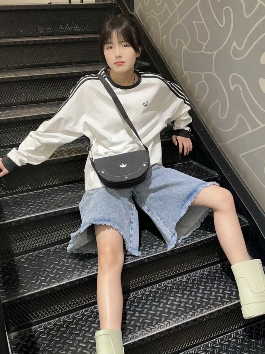 <現貨100顆> Adidas 銀標 水洗牛仔馬鞍包