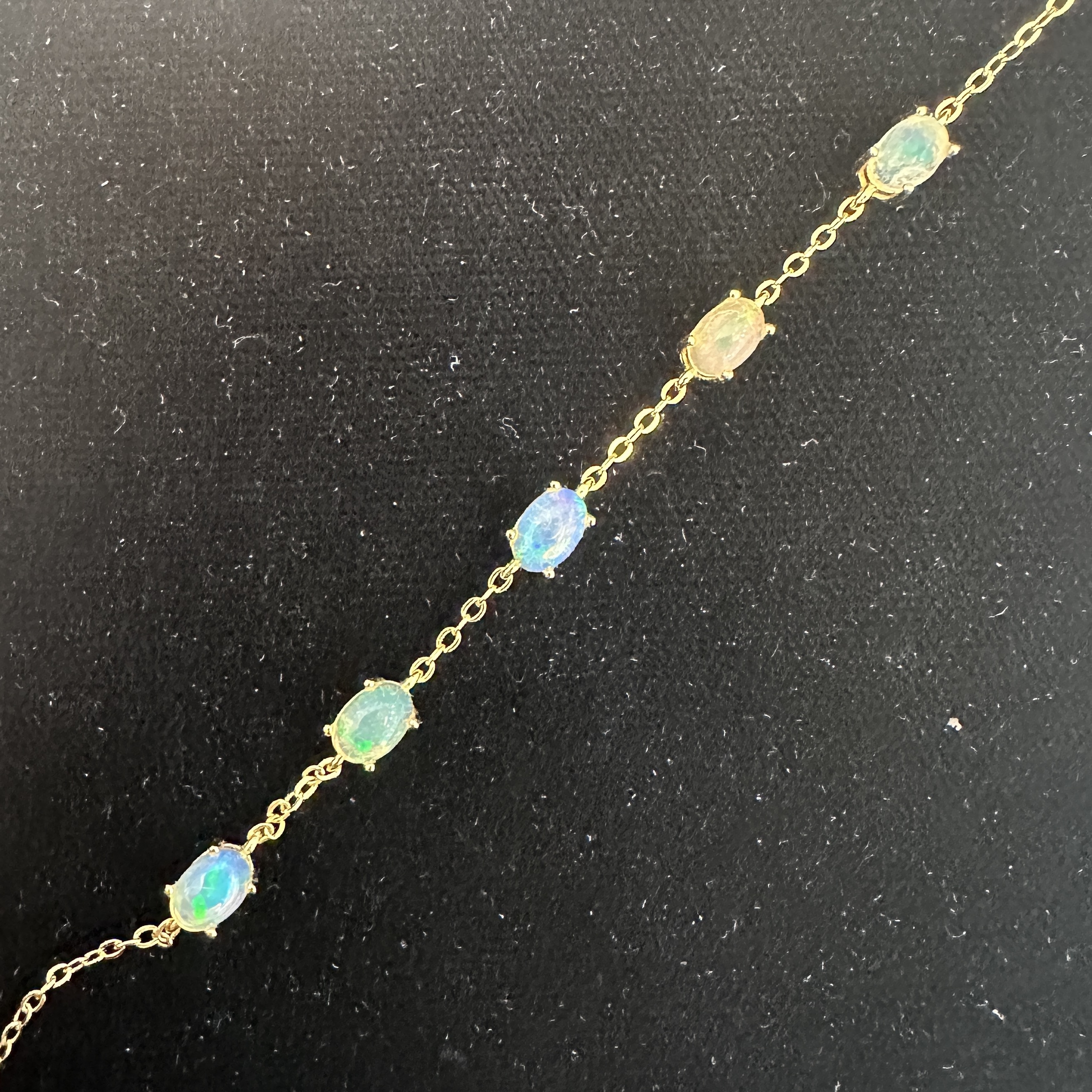 T146蛋白石金色手鍊