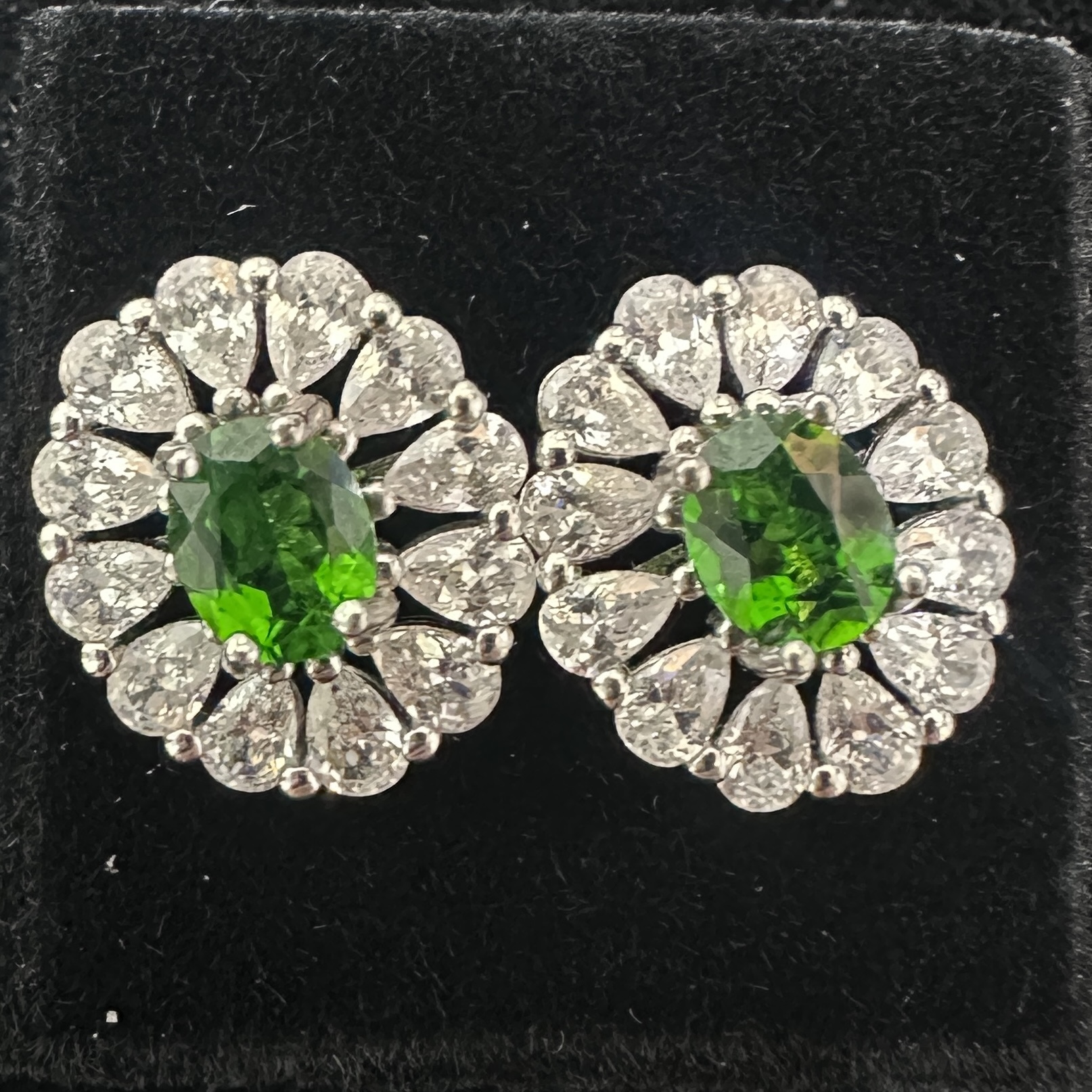 T183透輝石太陽花耳環