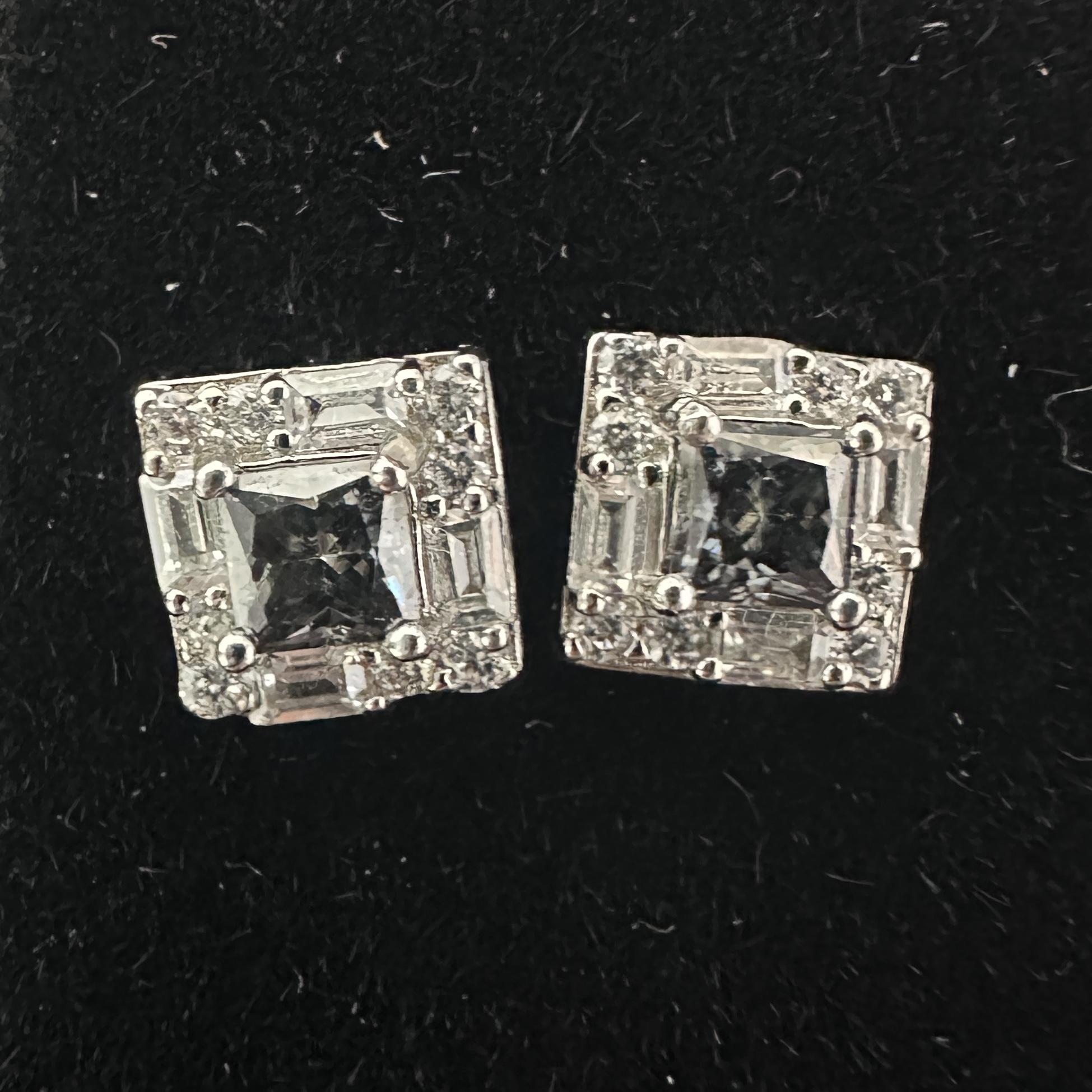 T184莫桑方鑽耳環