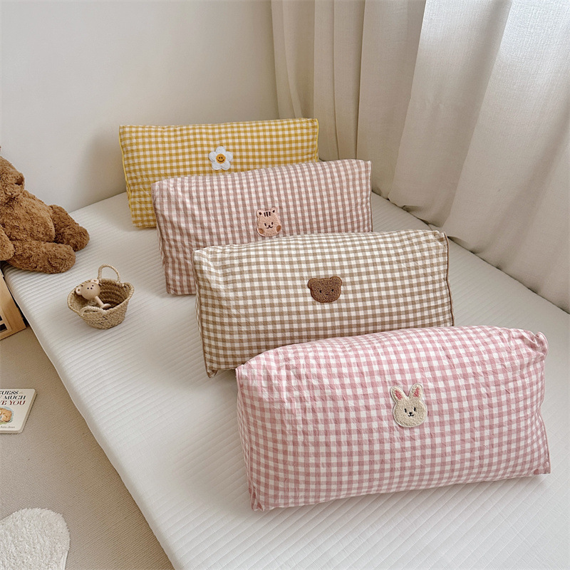 《3993》小清新格紋小熊三角長抱枕靠枕