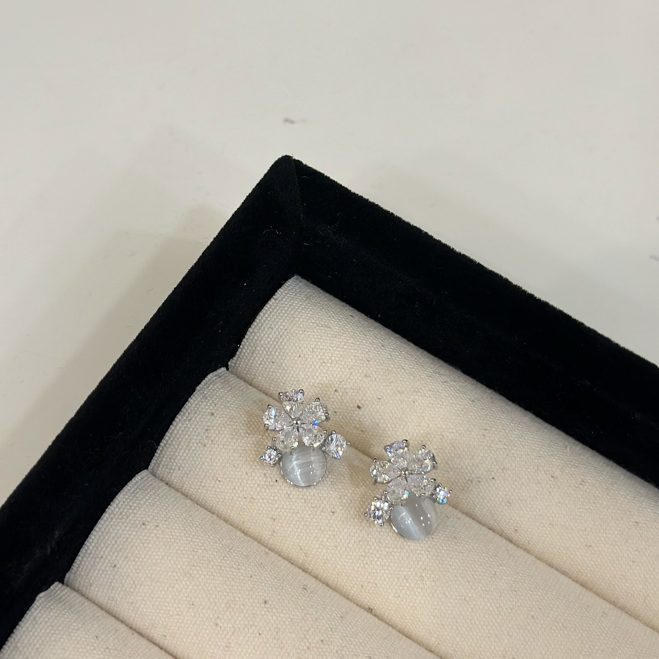 天生．鋯石小花貓眼石耳貼