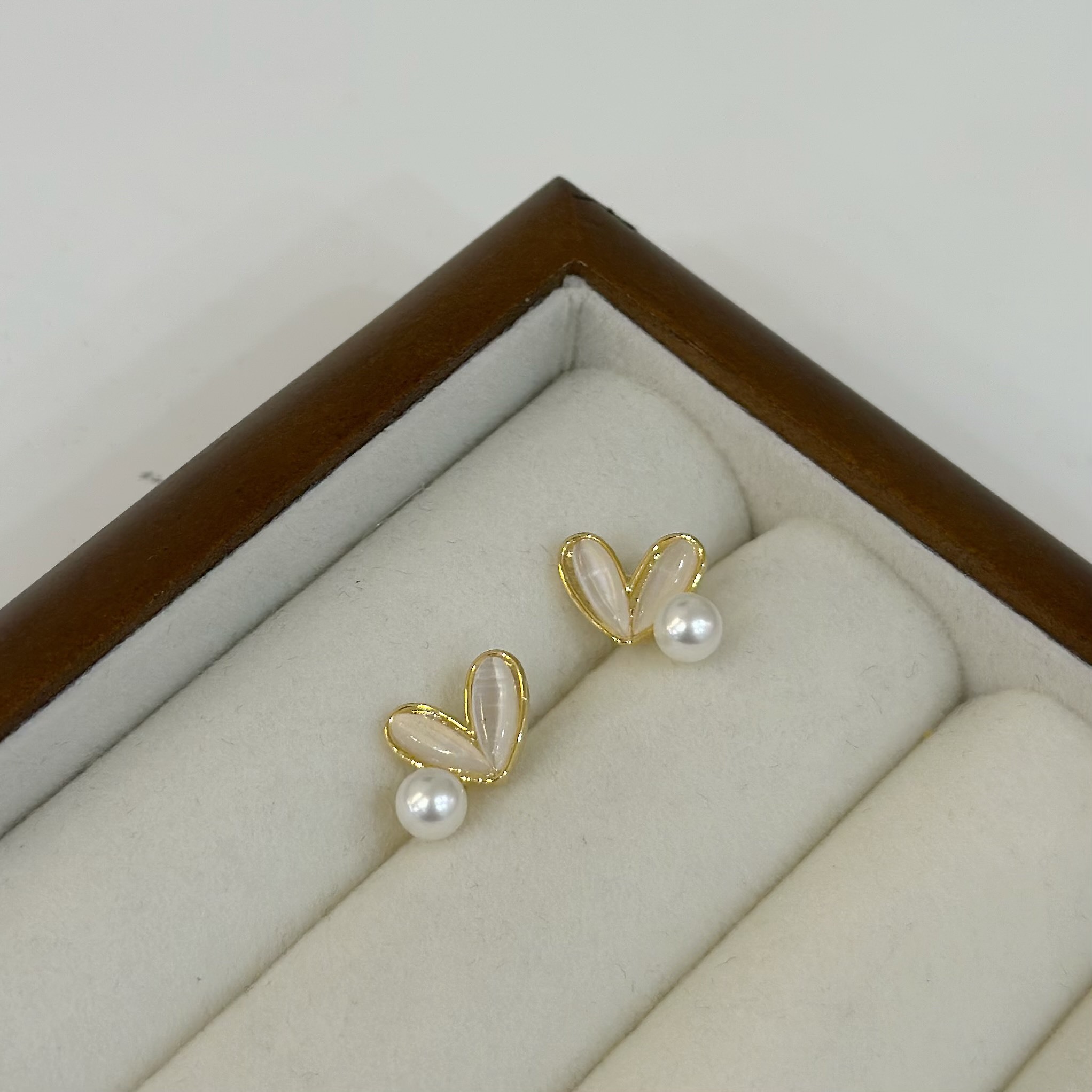 H42回眸．貓眼石愛心珍珠耳貼