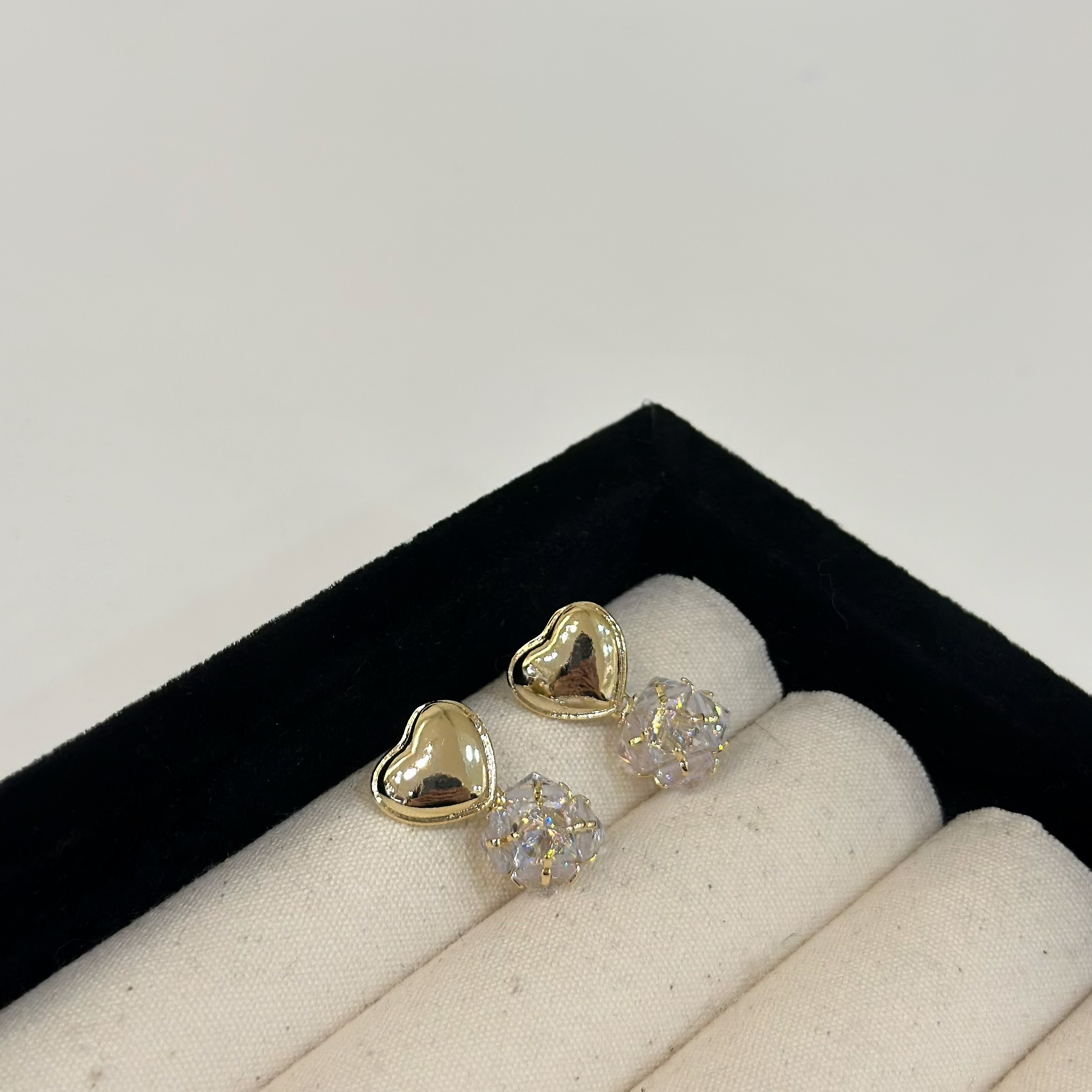 H39藏愛．壓邊愛心鋯石小球垂吊