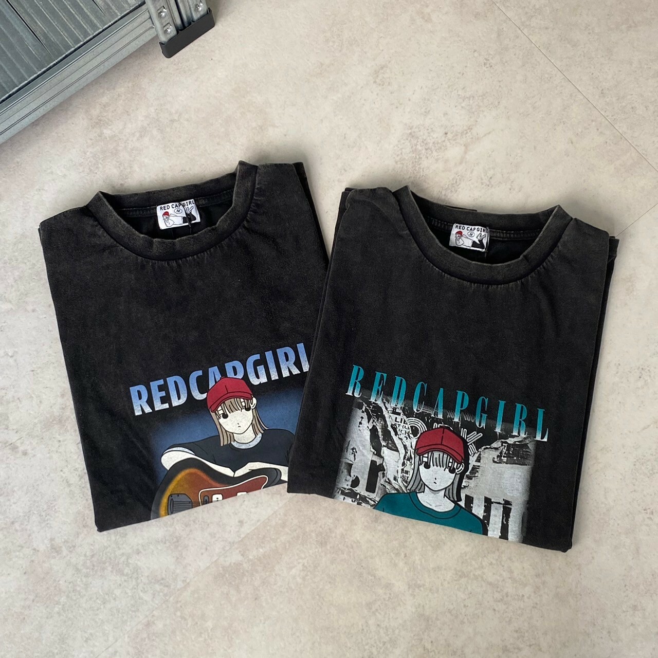 Red Cap Girl 雪花水復古加工插畫寬鬆短Tee 24339R