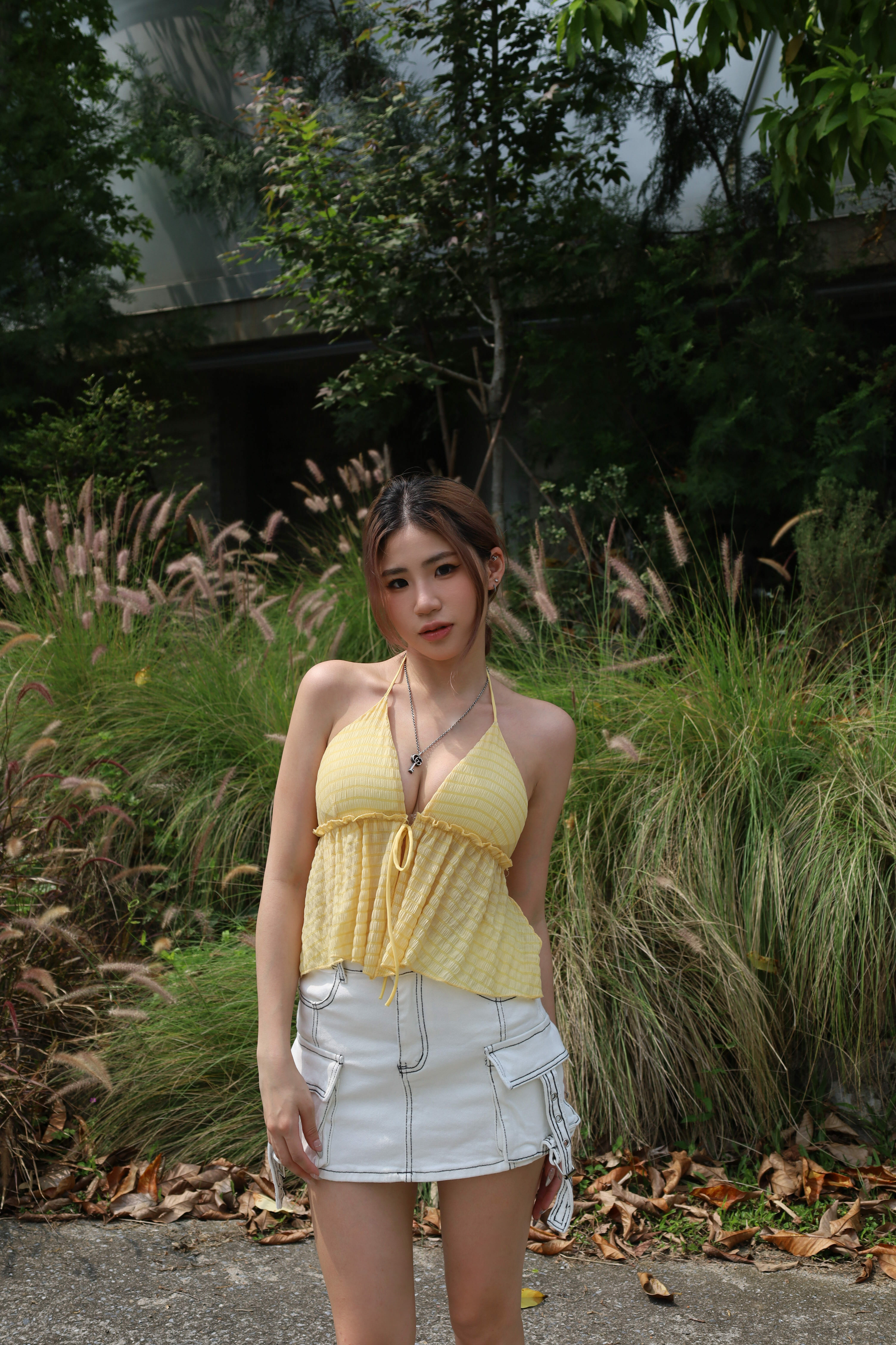 繞脖橫紋綁帶背心