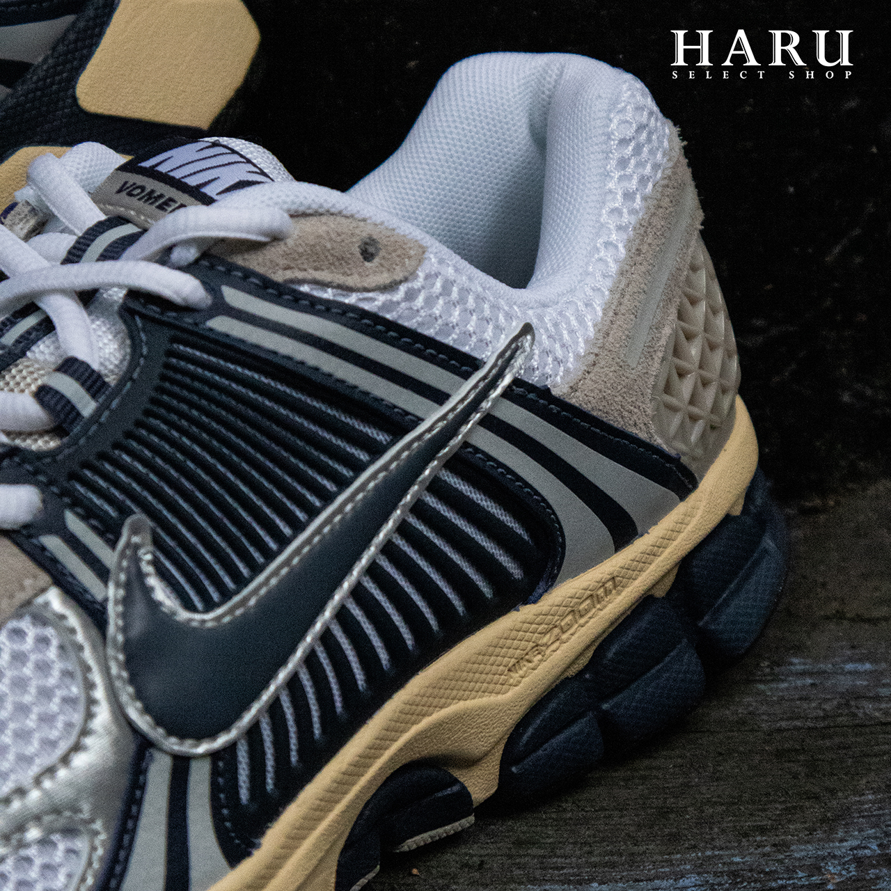 NIKE AIR ZOOM VOMERO 5 Since ’72  Y2K 白海軍藍 反光 做舊 仿舊 奶油底 男女同款 復古慢跑休閒鞋 HF4259-100