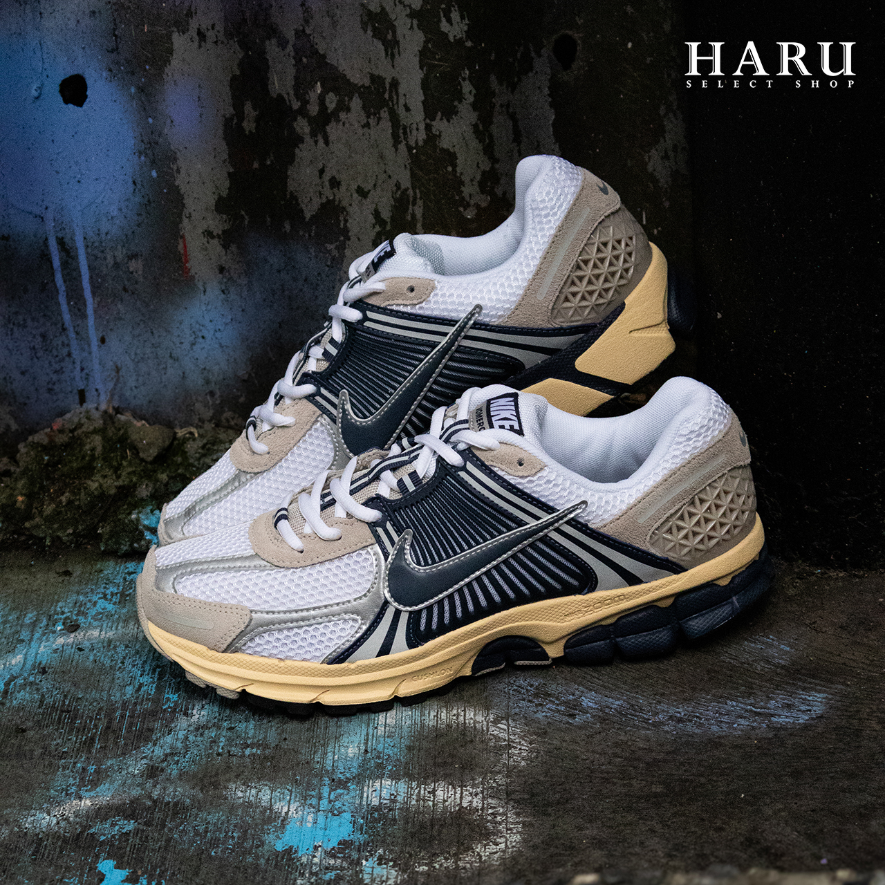 NIKE AIR ZOOM VOMERO 5 Since ’72  Y2K 白海軍藍 反光 做舊 仿舊 奶油底 男女同款 復古慢跑休閒鞋 HF4259-100