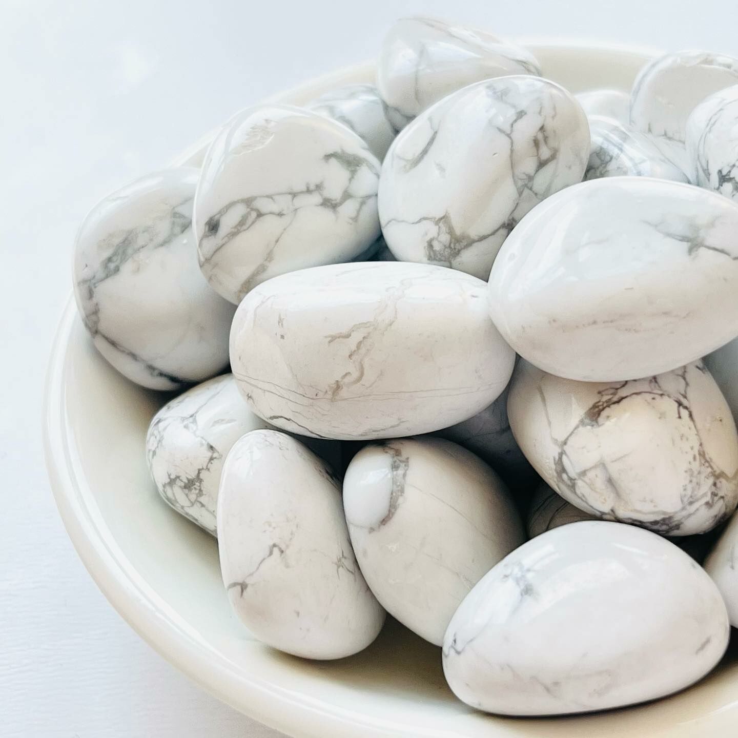 [原石] 白松石 水晶滾石