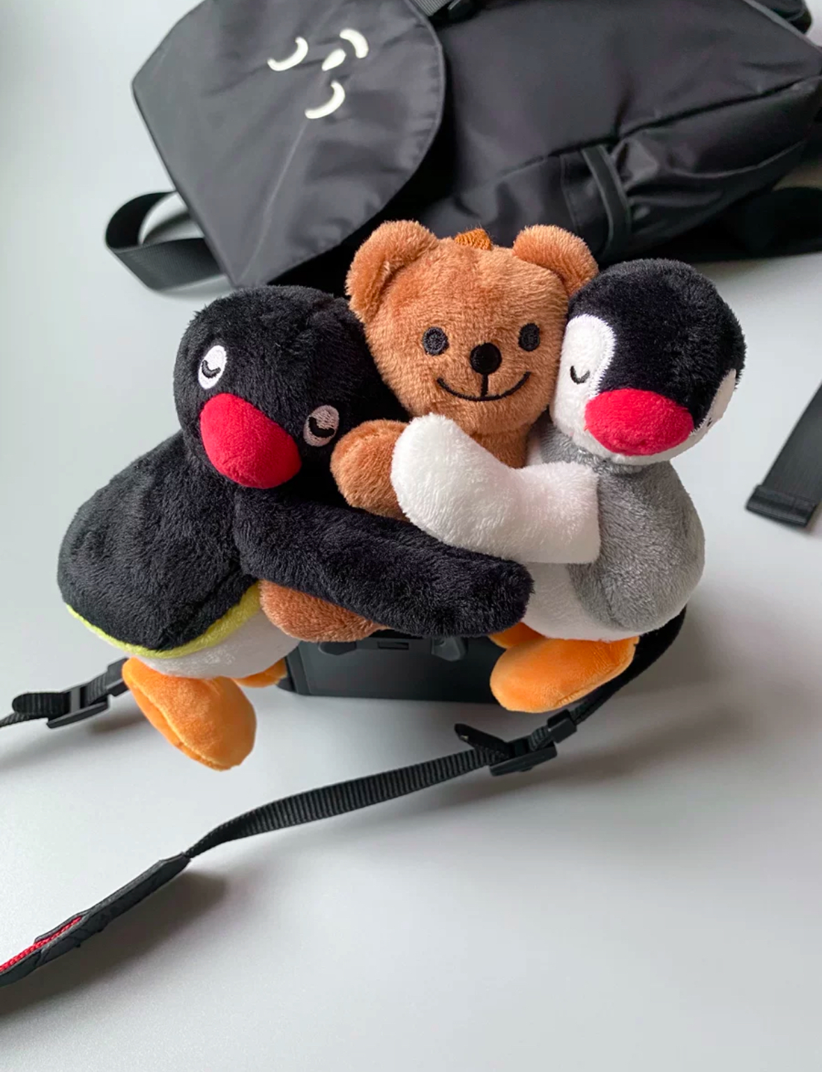 多款 PINGU 企鵝家族 正版授權 貼貼 Pingu 企鵝抱小熊 企鵝摸魚 鑰匙圈 企鵝 情侶吊飾 磁吸 毛絨吊飾 娃娃(任買兩件711免運)/預購