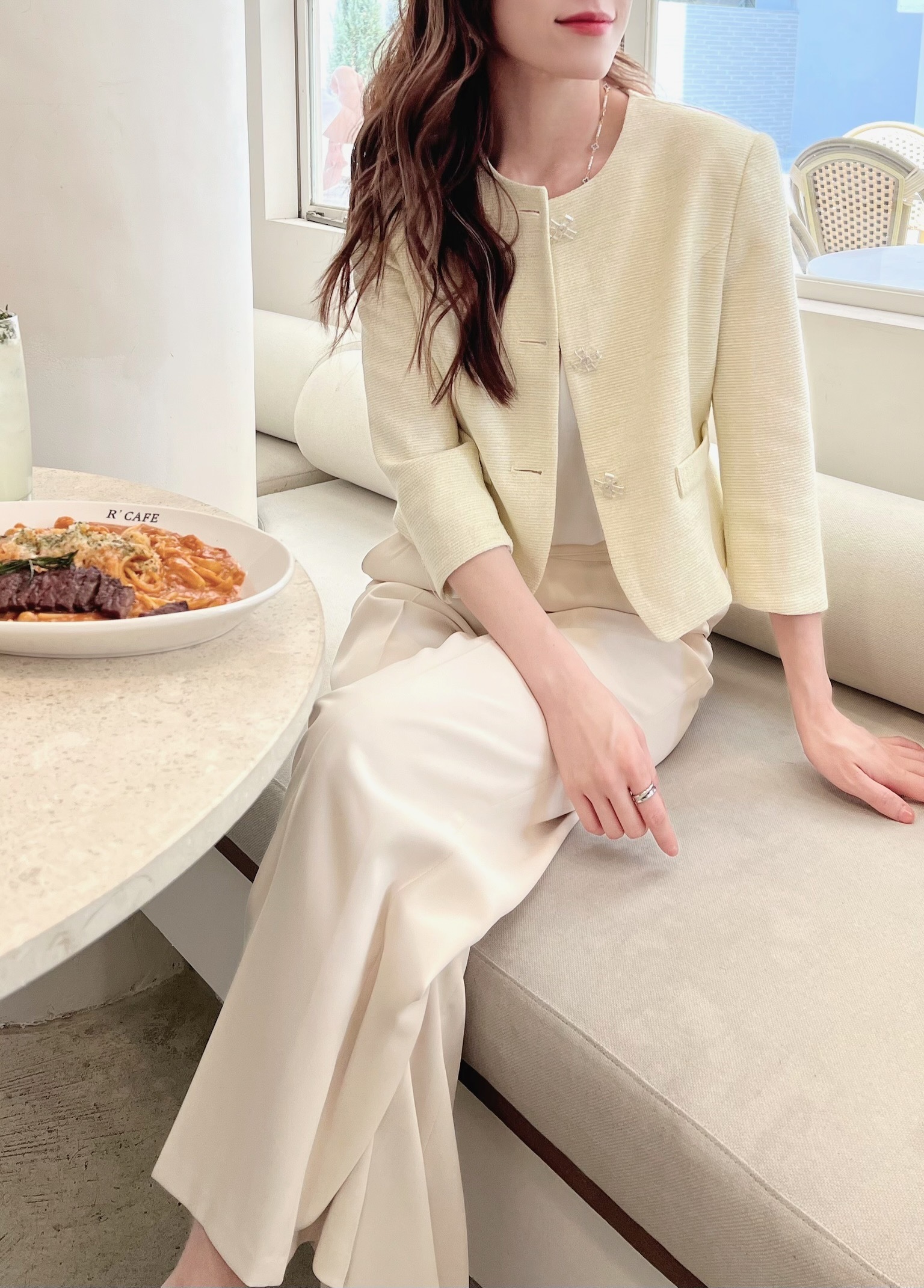 輕薄小香風！七分袖織紋腰身外套