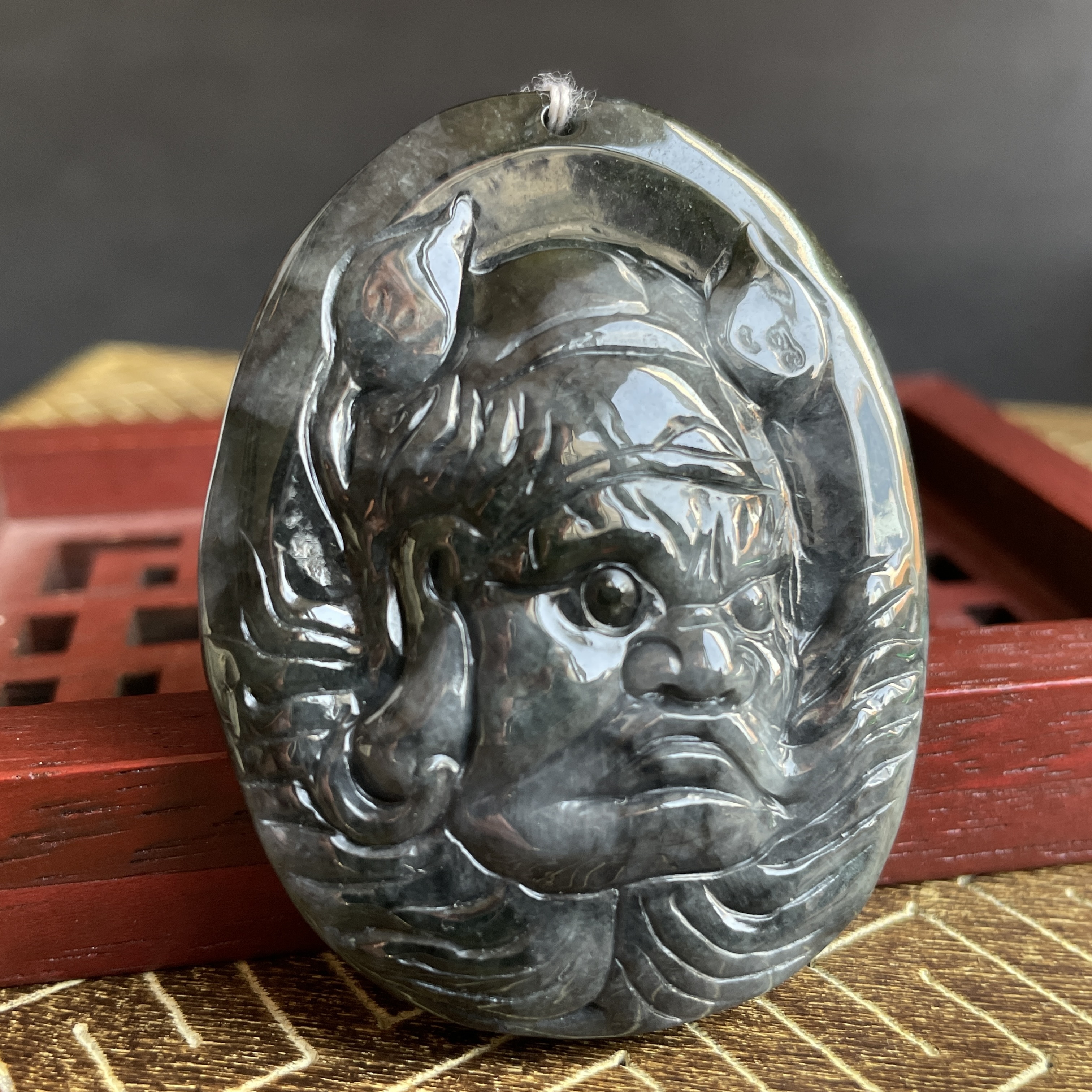 J1849 翡翠冰烏雞鍾馗像吊牌