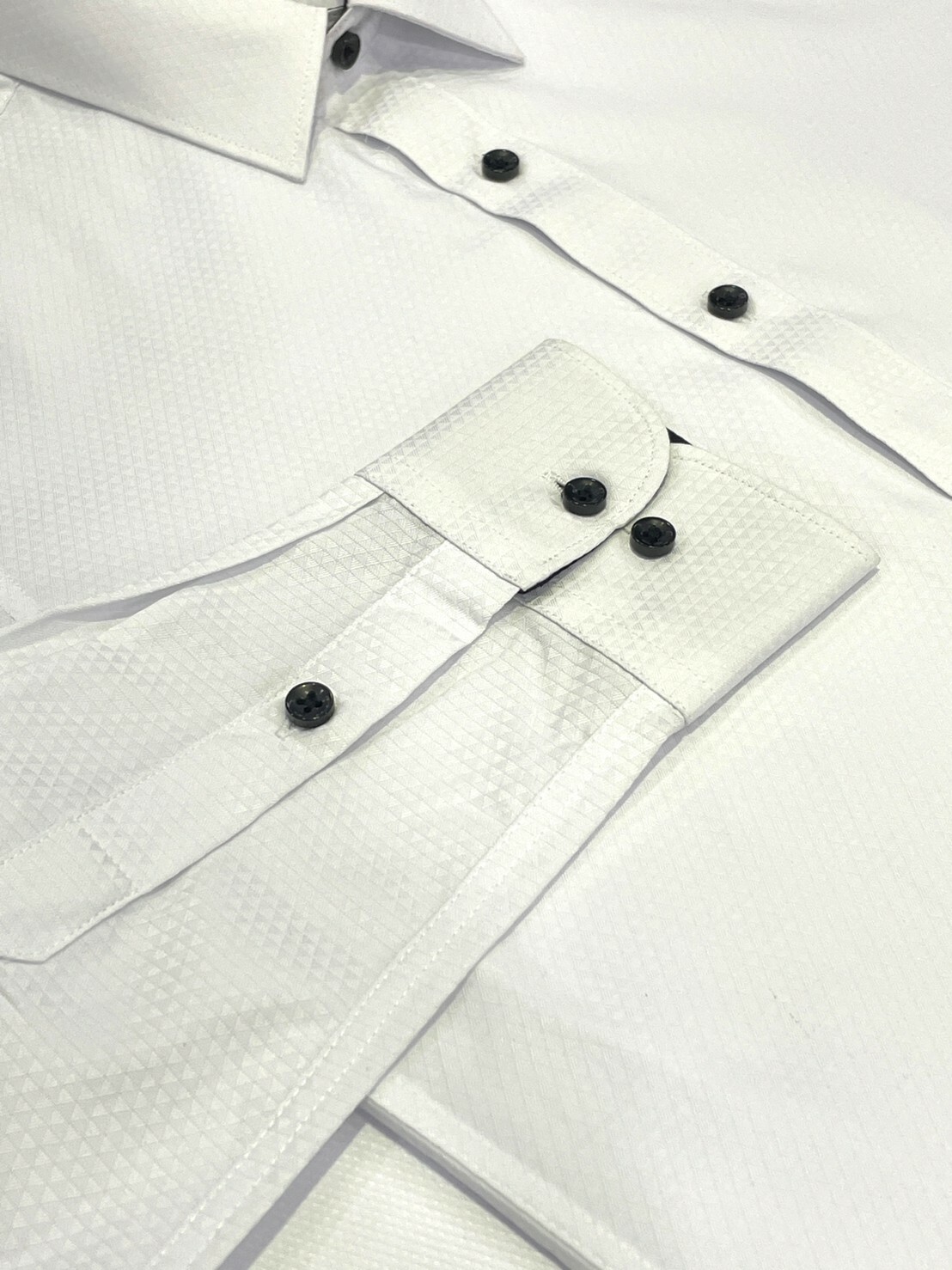 白色菱格黑釦男長袖襯衫8