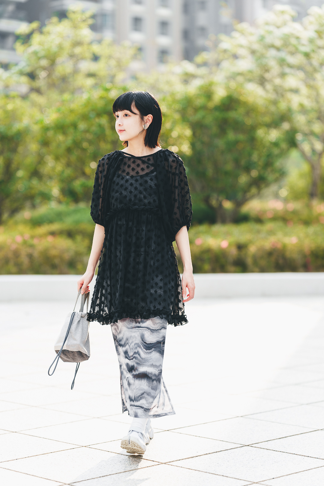 假日島花季！雙綁帶提花上衣(三色-濃黑)