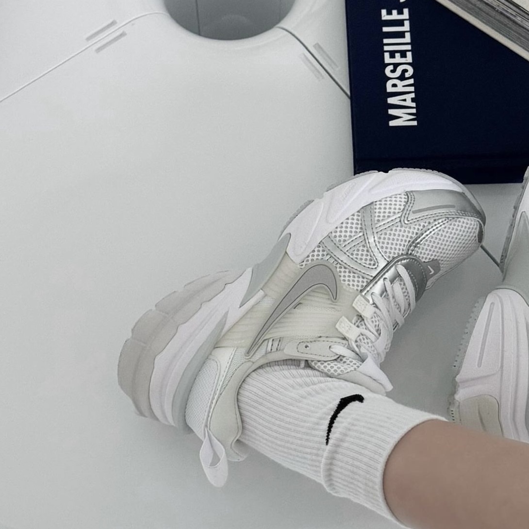 #現貨供應 NIKE V2K RUN RUNTEKK 透明銀白