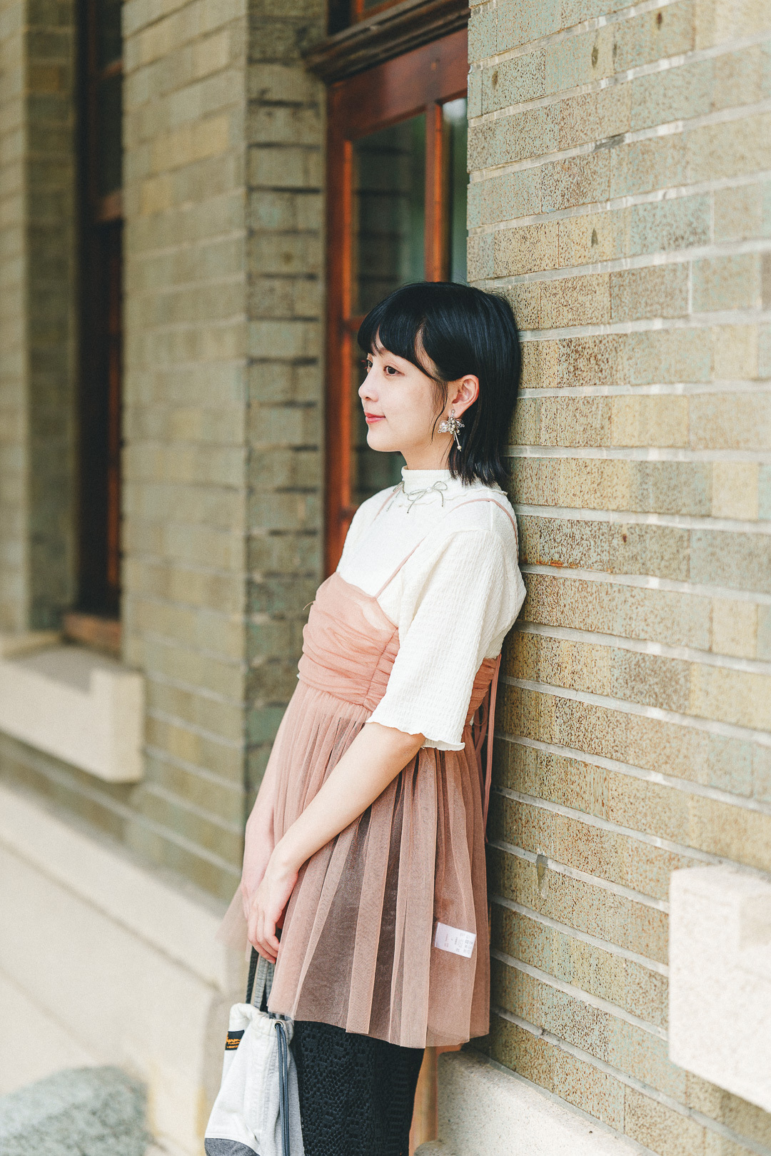 (限量)月之呢喃！金蔥光澤感吊帶衫(兩色-日落金)