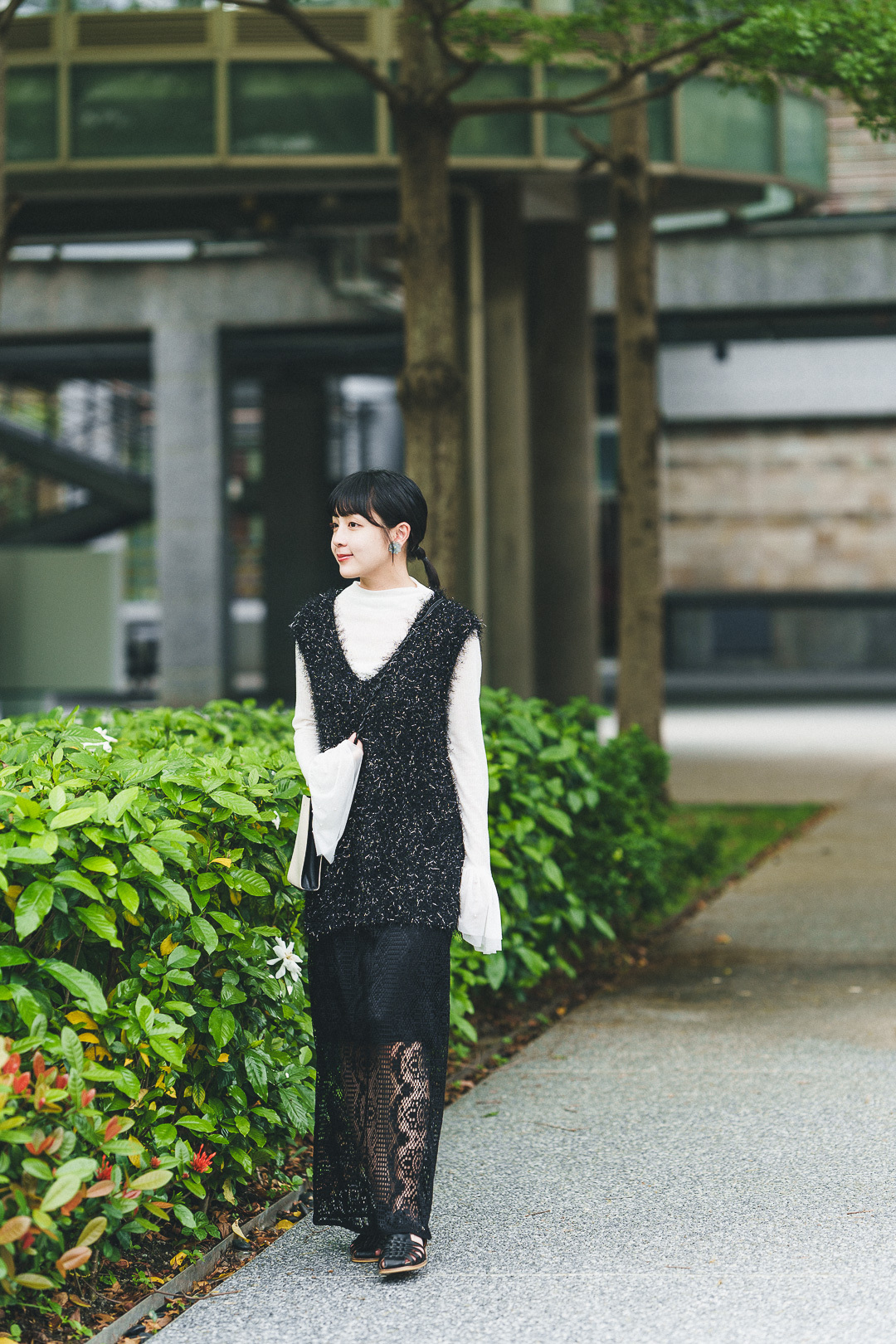 星星糖！羽毛V領背心(兩色-濃黑)