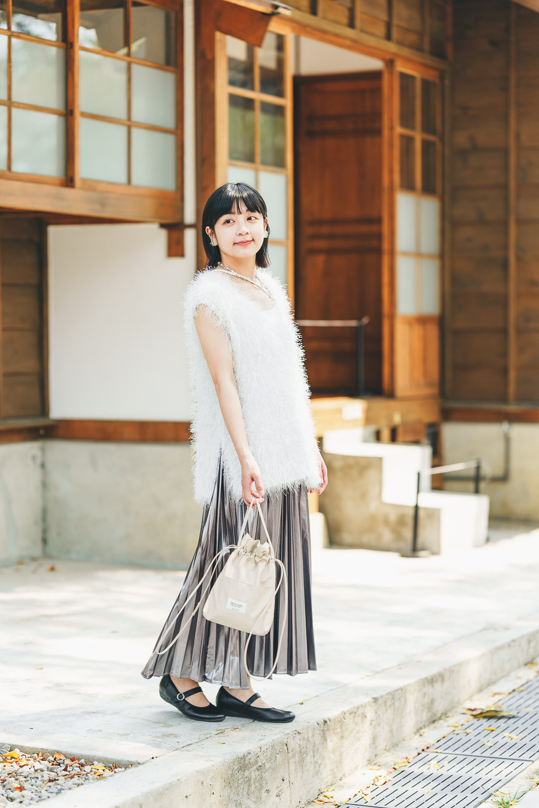 星星糖！羽毛V領背心(兩色-銀白)