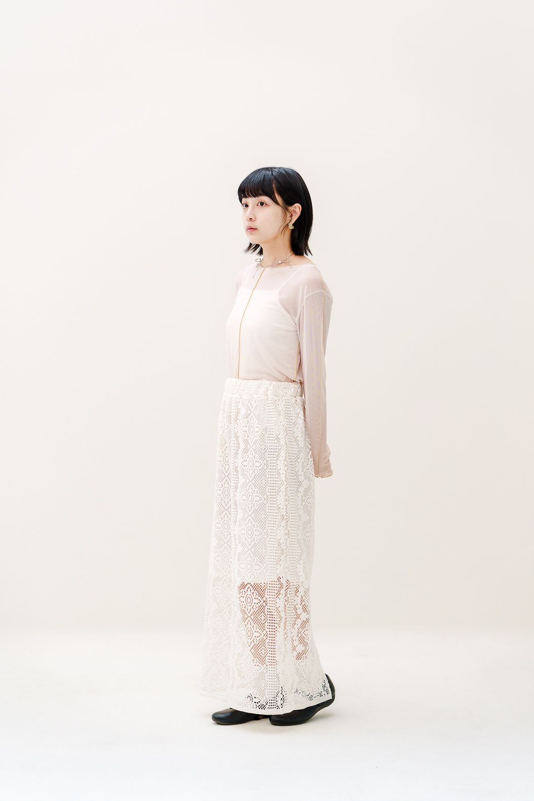 影像詩！漸變透膚滾邊上衣(兩色-淺米)