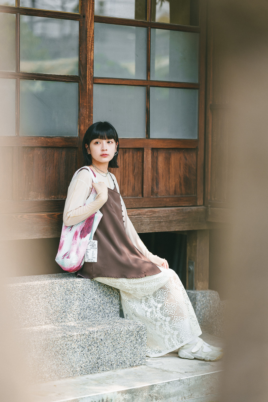 小步舞曲！圖騰蕾絲半身裙(三色-象牙白)