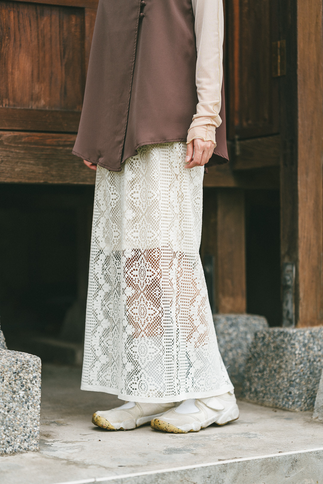 小步舞曲！圖騰蕾絲半身裙(三色-象牙白)