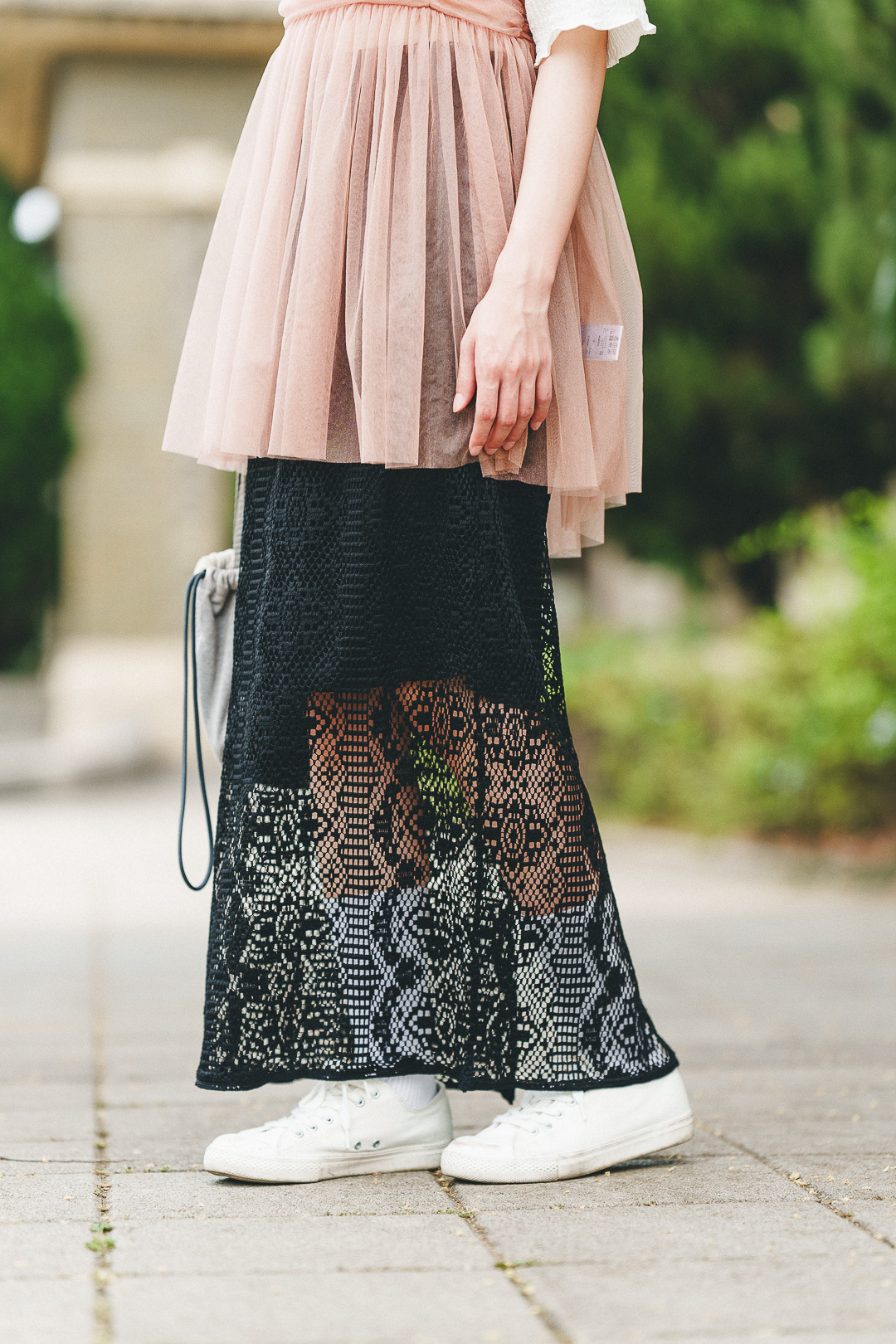 小步舞曲！圖騰蕾絲半身裙(三色-濃黑)