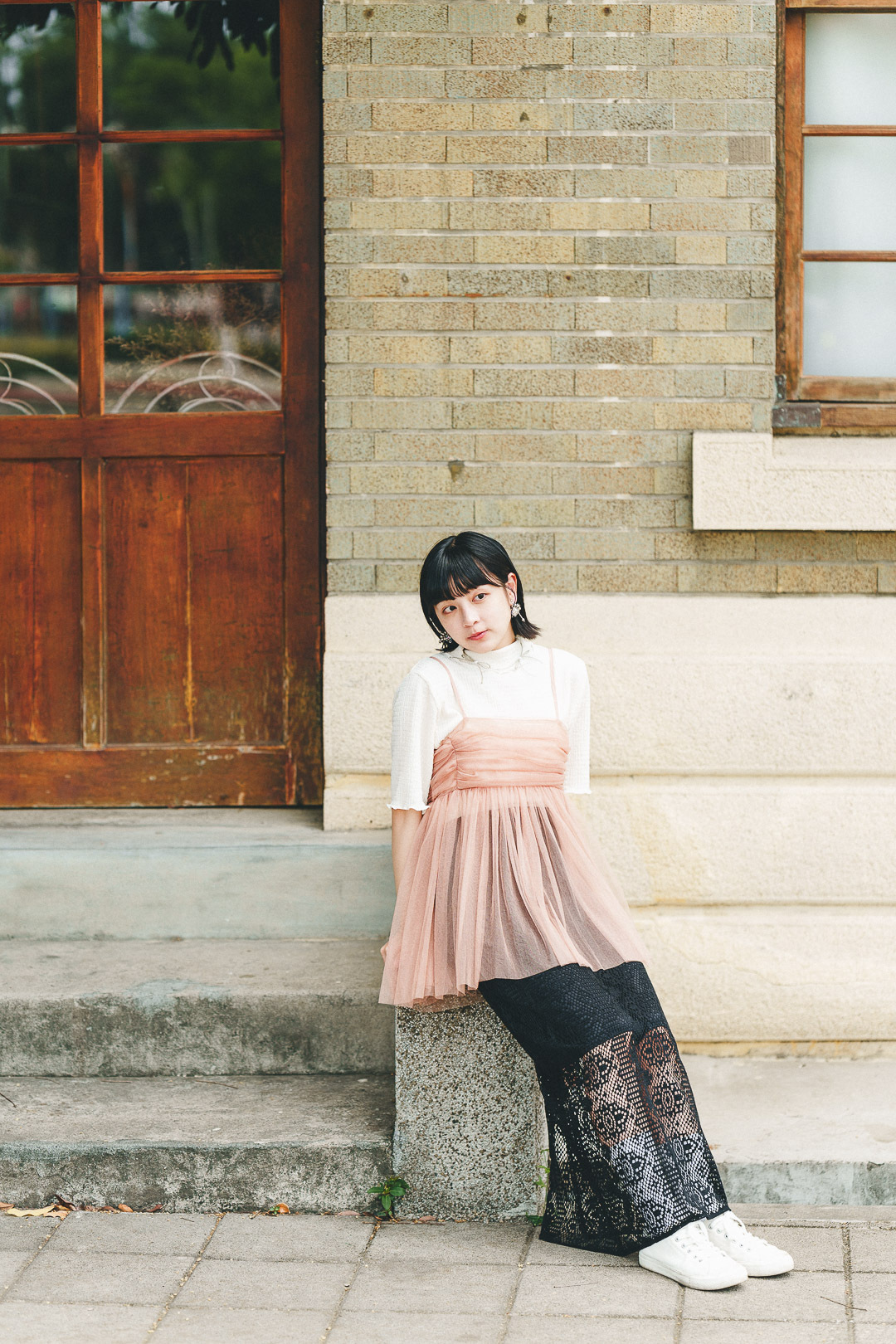 小步舞曲！圖騰蕾絲半身裙(三色-濃黑)