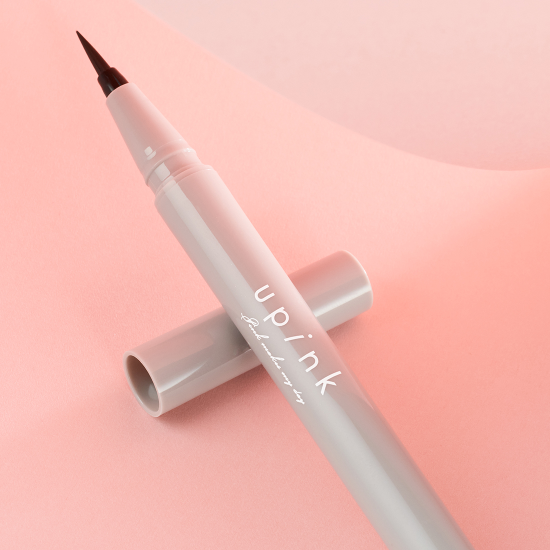 柏木由紀 UPINK Velvet Liquid Eyeliner