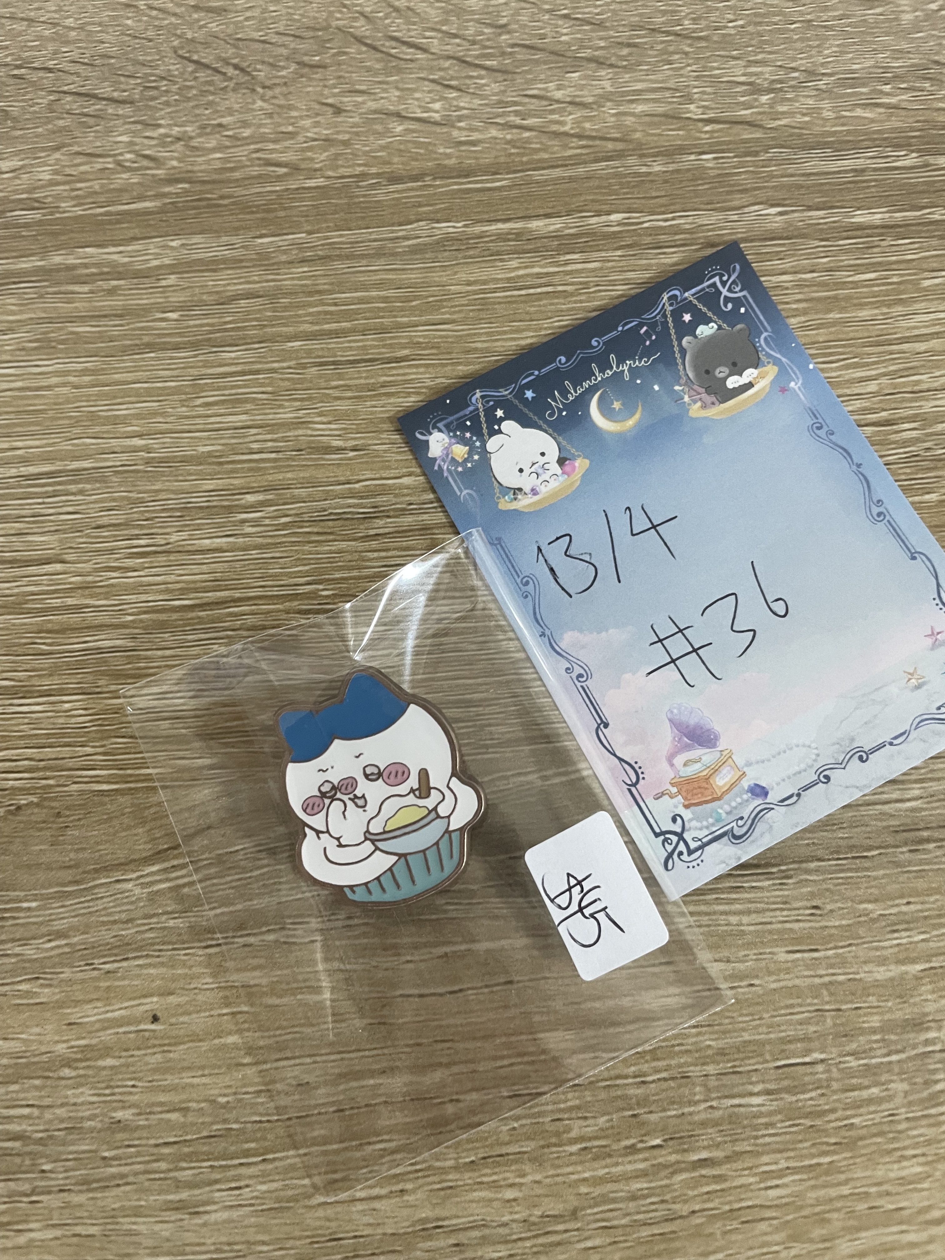 CHIIKAWA 八字貓 襟章#36