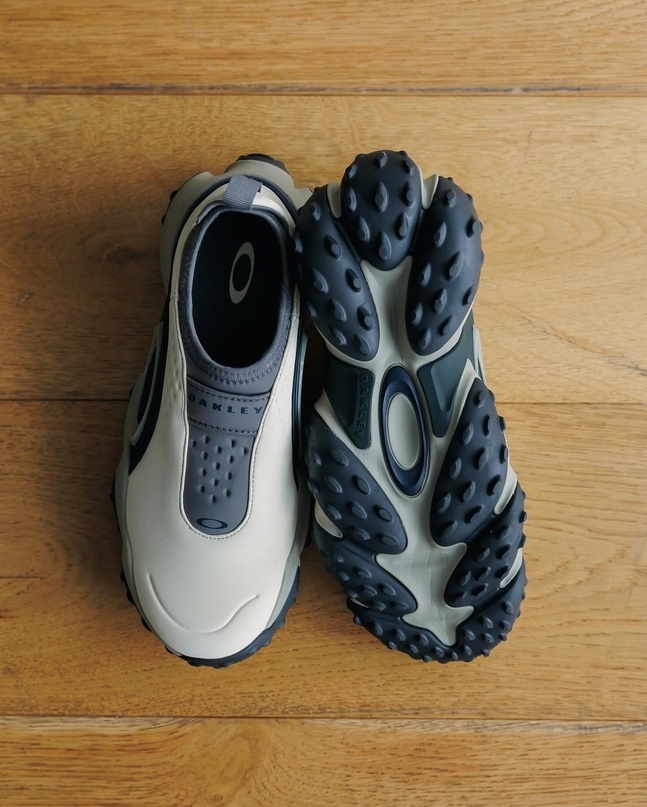 OAKLEY EDGEICON エッジアイコン CREAM/NAVY 27 OAKLEY EDGEICON エッジアイコン CREAM/NAVY 26.5