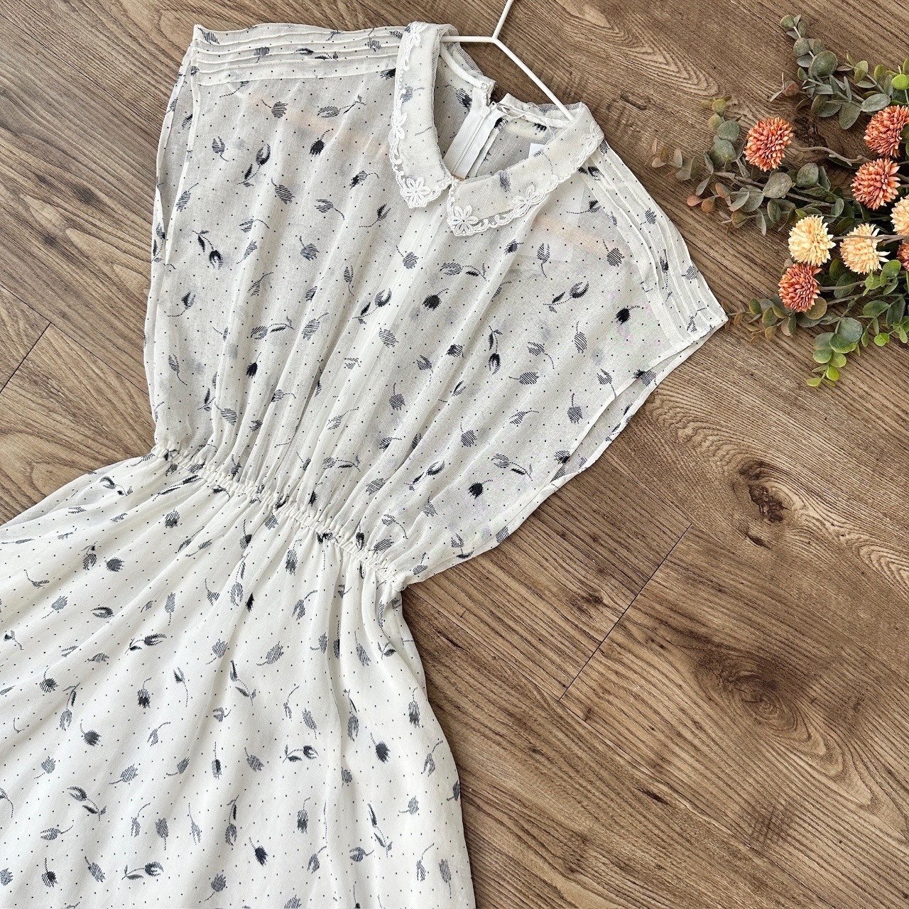 喱士領白色小碎花連身裙