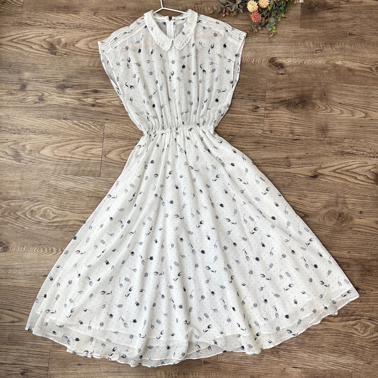 喱士領白色小碎花連身裙