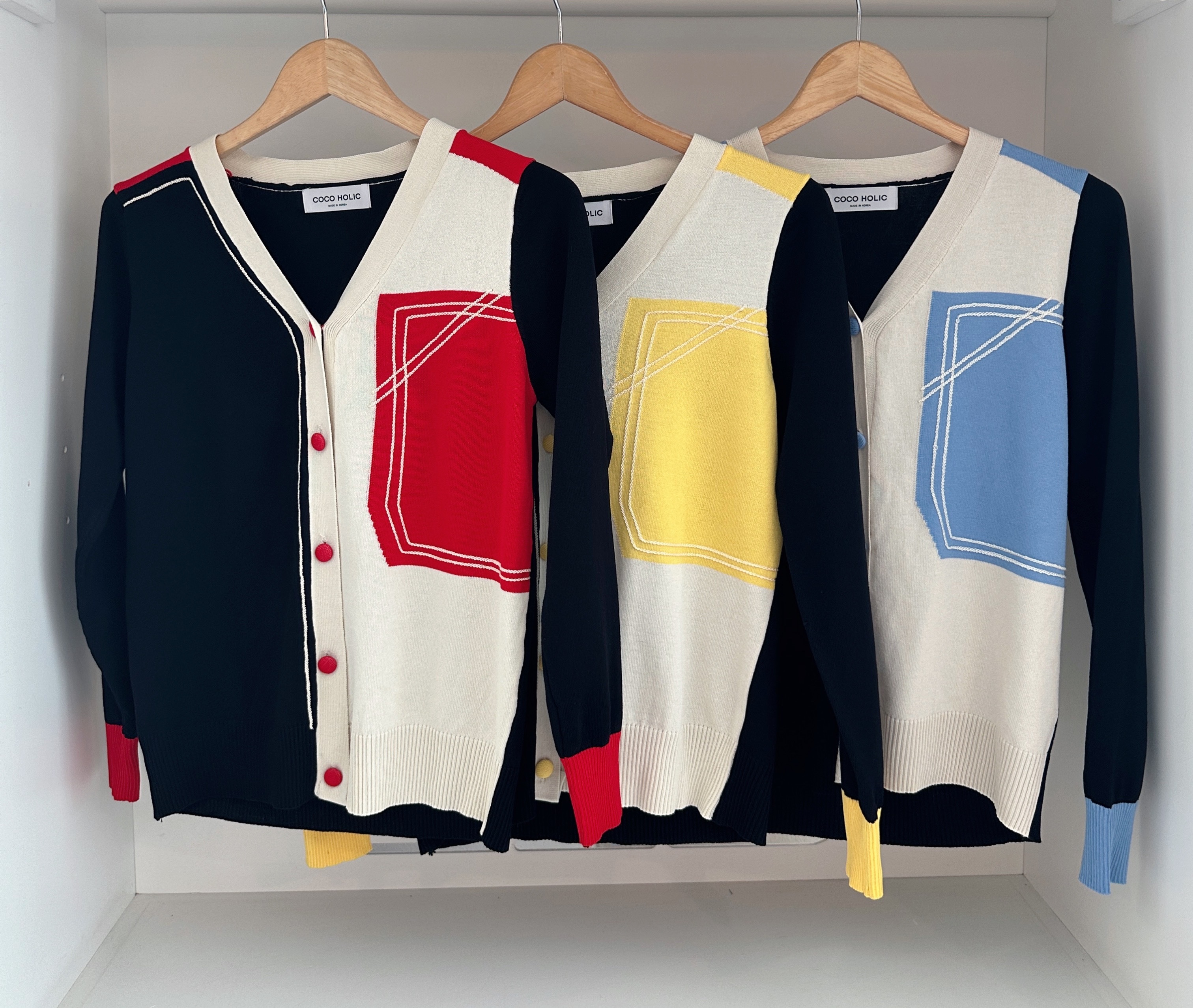 L/SLEEVE CONTRAST COLOUR BUTTON KNIT BLOUSE