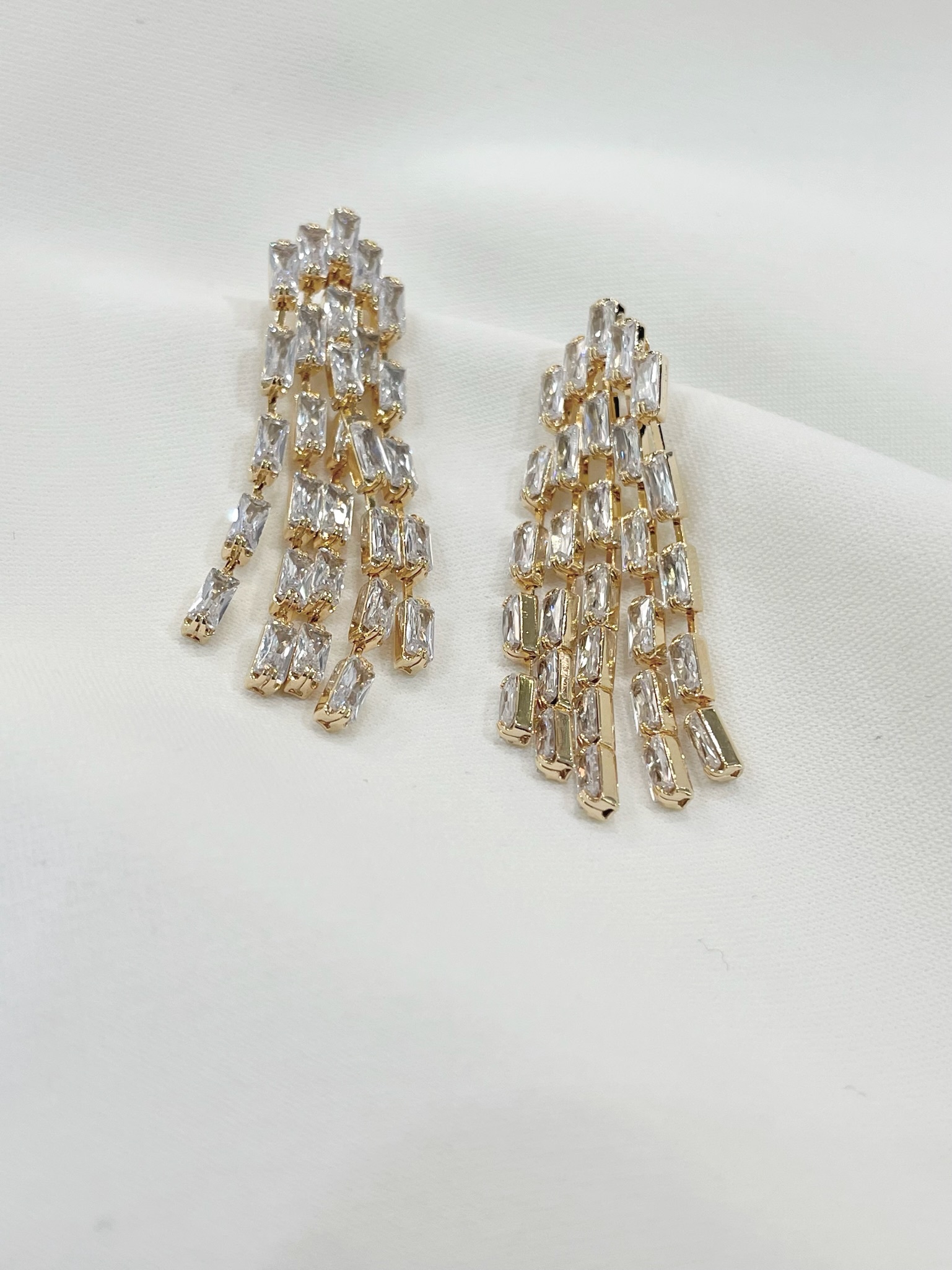 流蘇垂墜鑽耳環