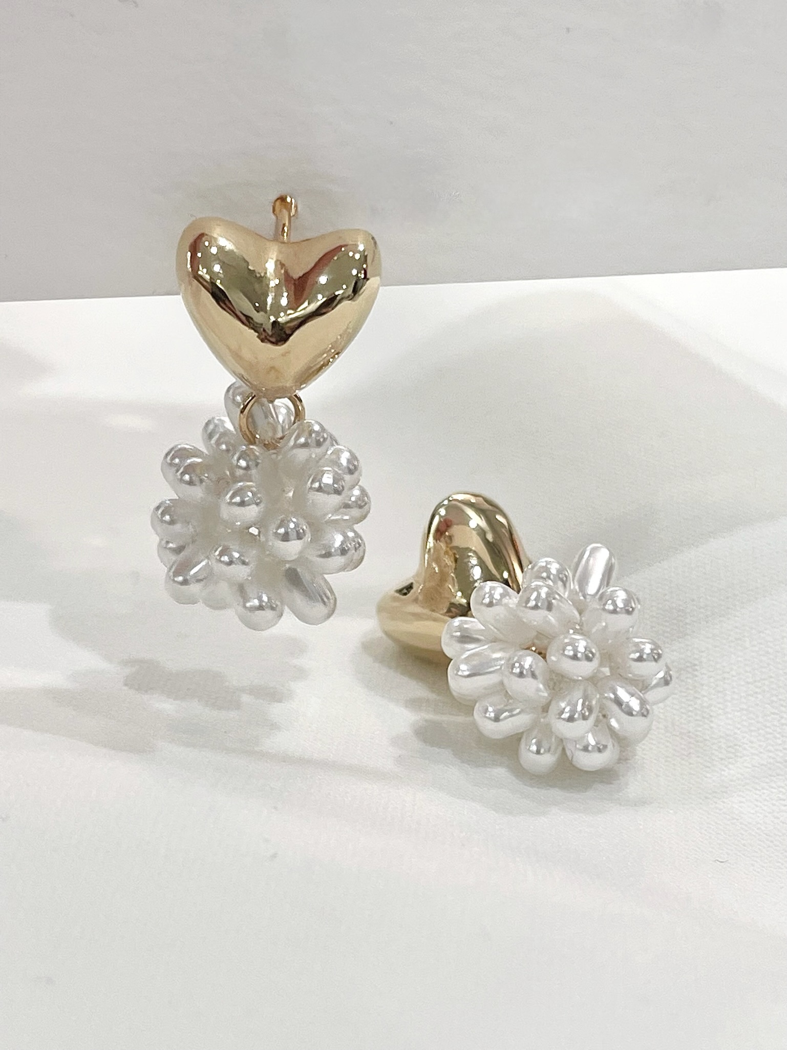 珍珠花朵垂墜耳環