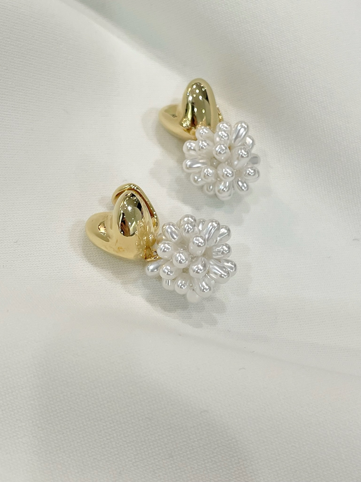 珍珠花朵垂墜耳環