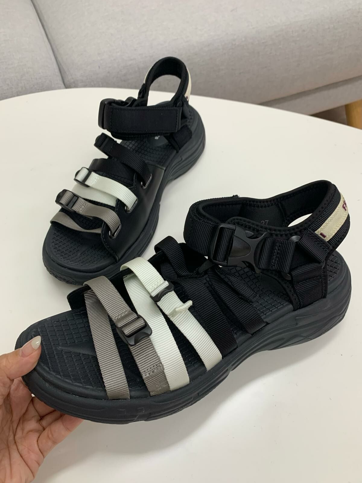 Frapbois 拼色搭帶涼鞋