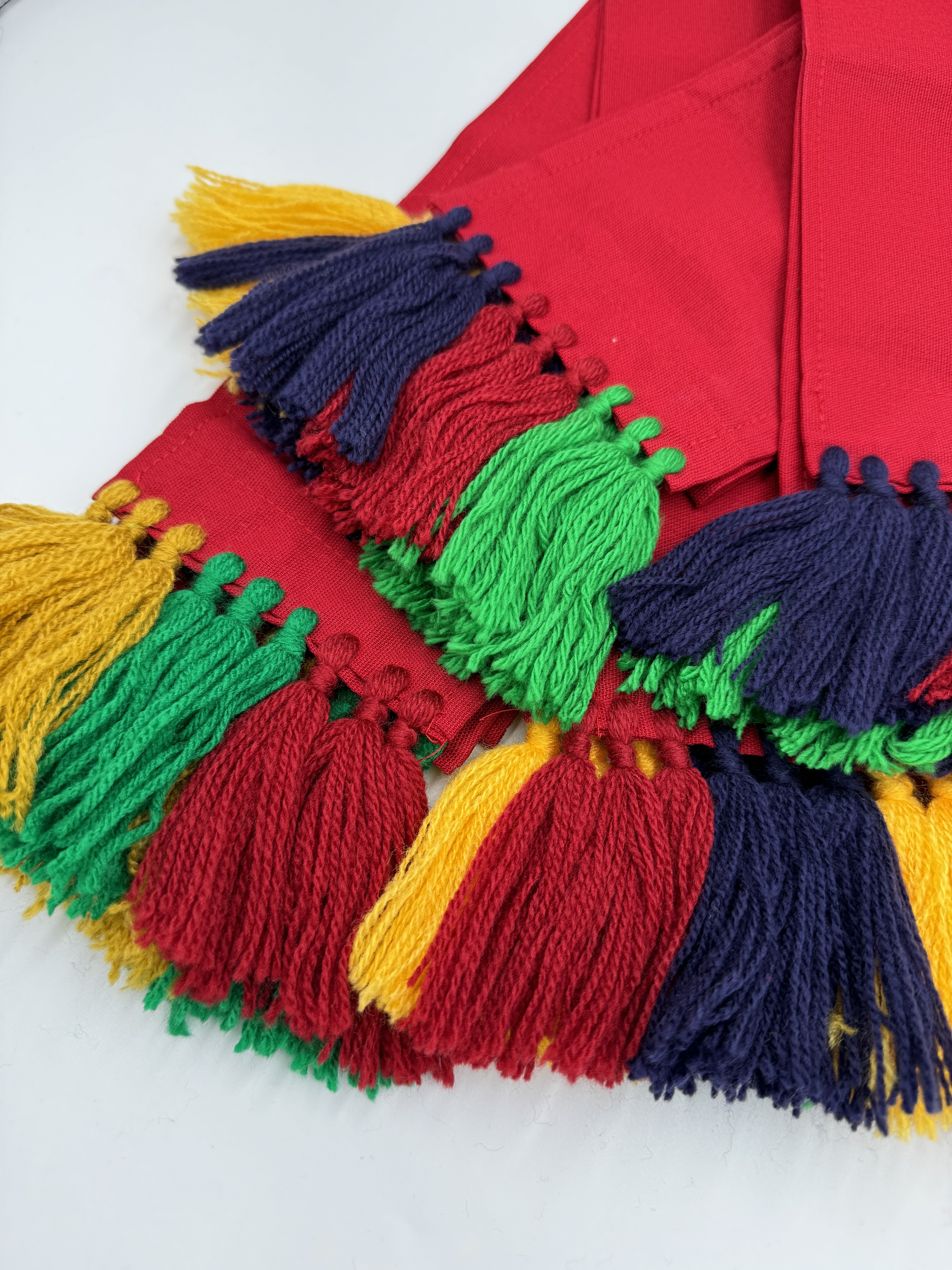 No.1紅素面織布流蘇頭巾.總長約165cm面寬約14cm