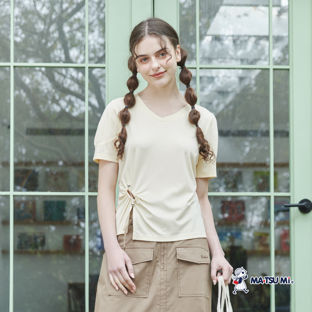 MA‧TSU Mi V領珍珠別針抓皺造型上衣(粉黃.深藍)