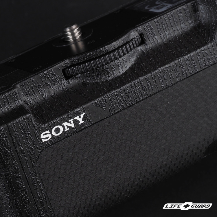 木紋貼膜質感特寫，LIFE+GUARD 設計風格