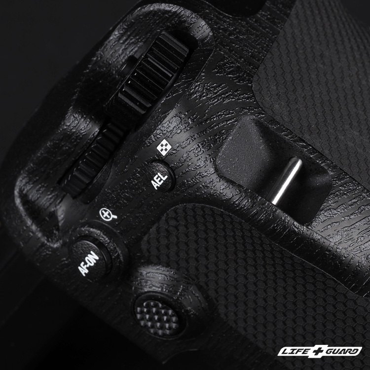 LIFE+GUARD 木紋貼膜質感特寫，LIFE+GUARD 設計風格