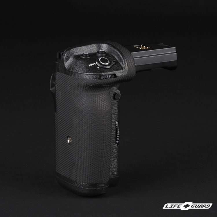 LIFE+GUARD 木紋貼膜質感特寫，LIFE+GUARD 設計風格