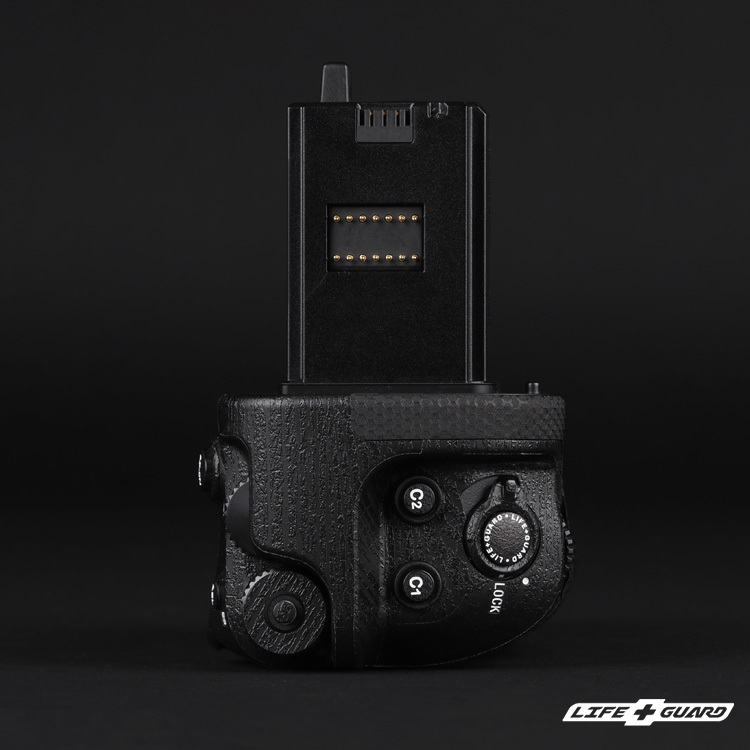 木紋貼膜質感特寫，LIFE+GUARD 設計風格