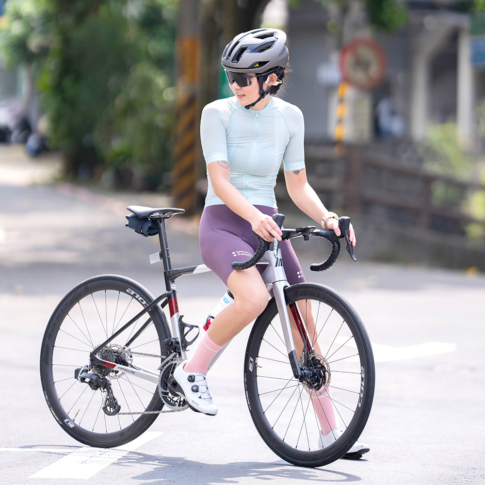 《Suki》輕壓力舒騎襪-花神粉-中筒-M〈除臭/薄感〉