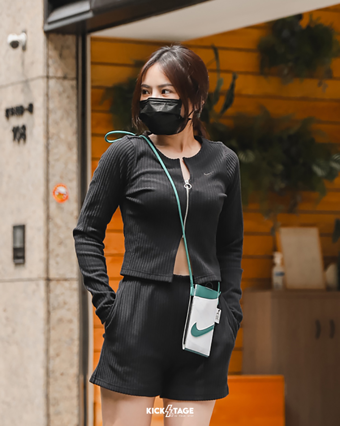 **特價商品無退換**NIKE PREMIUM FORCE PHONE CROSSBODY 五色 運動 休閒 皮革 可觸控 手機包 斜背包【HF3618】NIKEICON