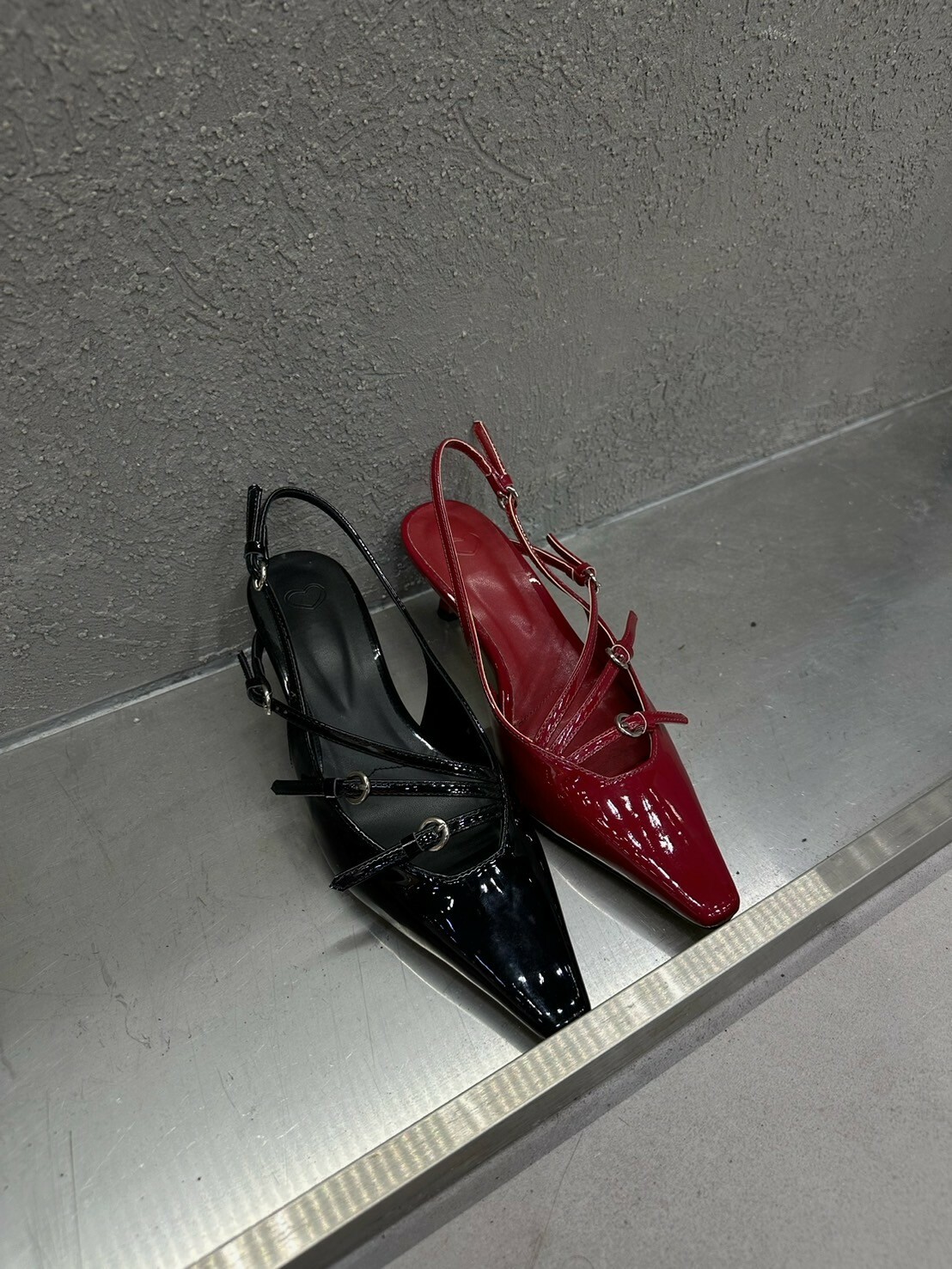 F408 漆皮細跟涼鞋 / 2 Colors