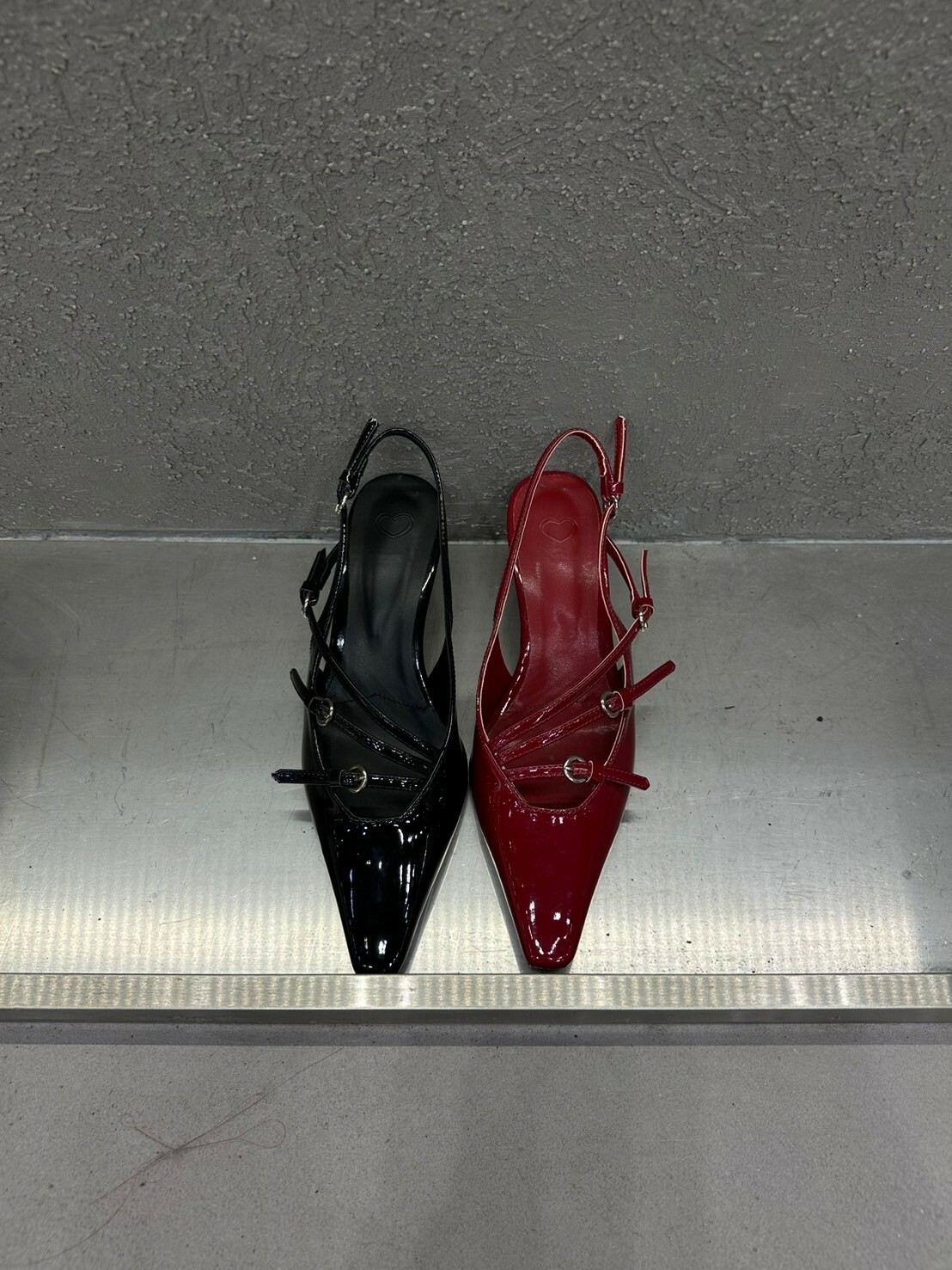 F408 漆皮細跟涼鞋 / 2 Colors