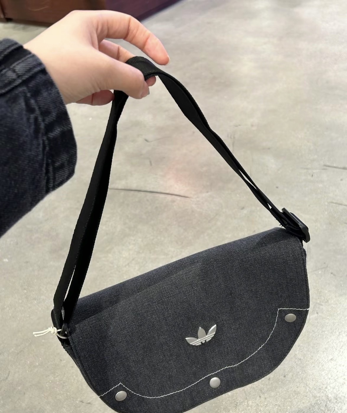 【現貨出清】Adidas 三葉草 銀標 水洗牛仔馬鞍包